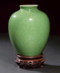 18th century A crackleware green glazed ovoid jar